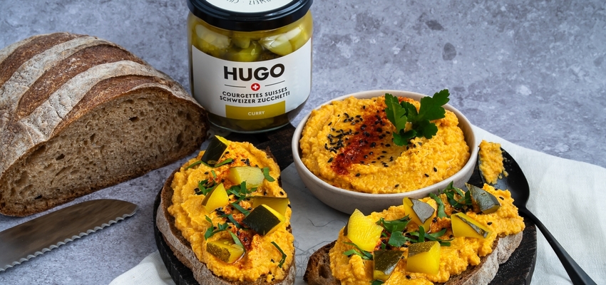 Tartines de houmous de carottes